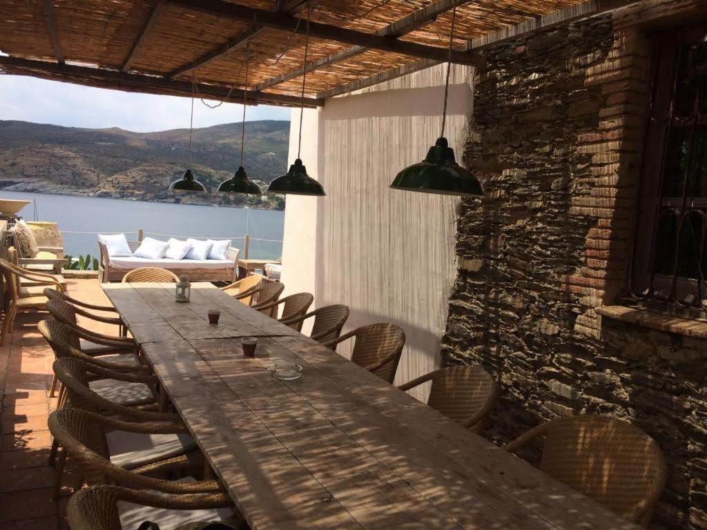 Villa Isla Privada En De Ensueno Con 11 Dobles Con Bano Privado Y Piscina Cadaques